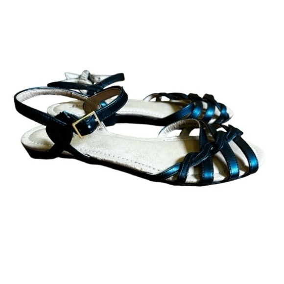 GH Bass  & Co black strappy flat sandals . - Picture 2 of 13